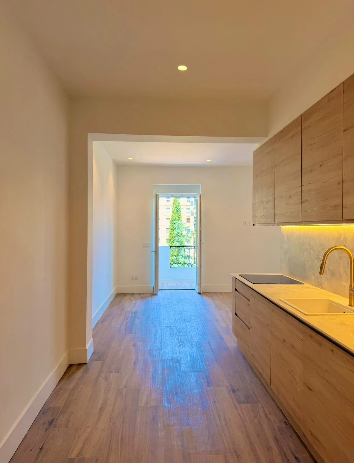 Piso reformado con terraza y piscina junto al Retiro