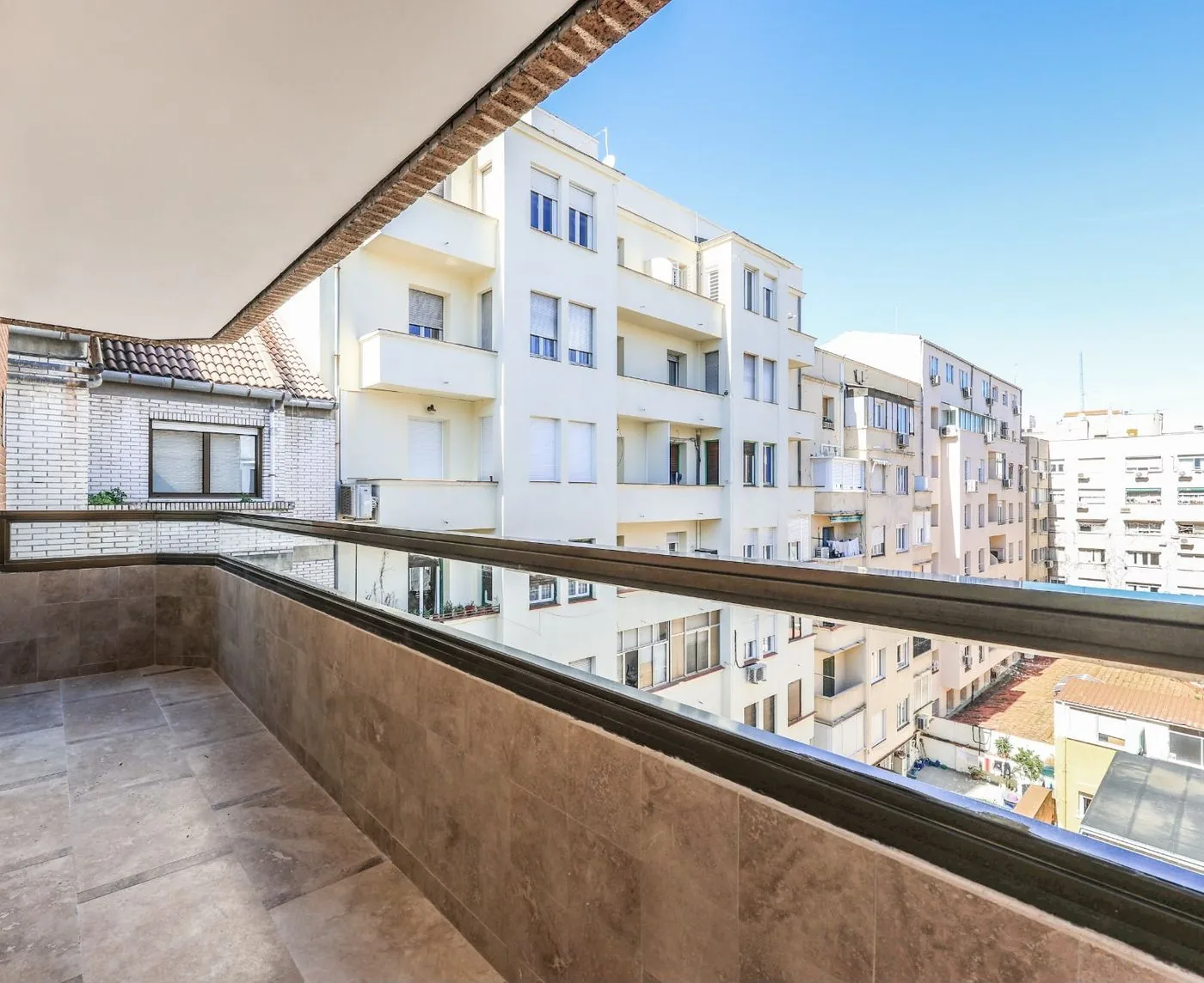 Piso con terraza y garaje en Argüelles — foto 18